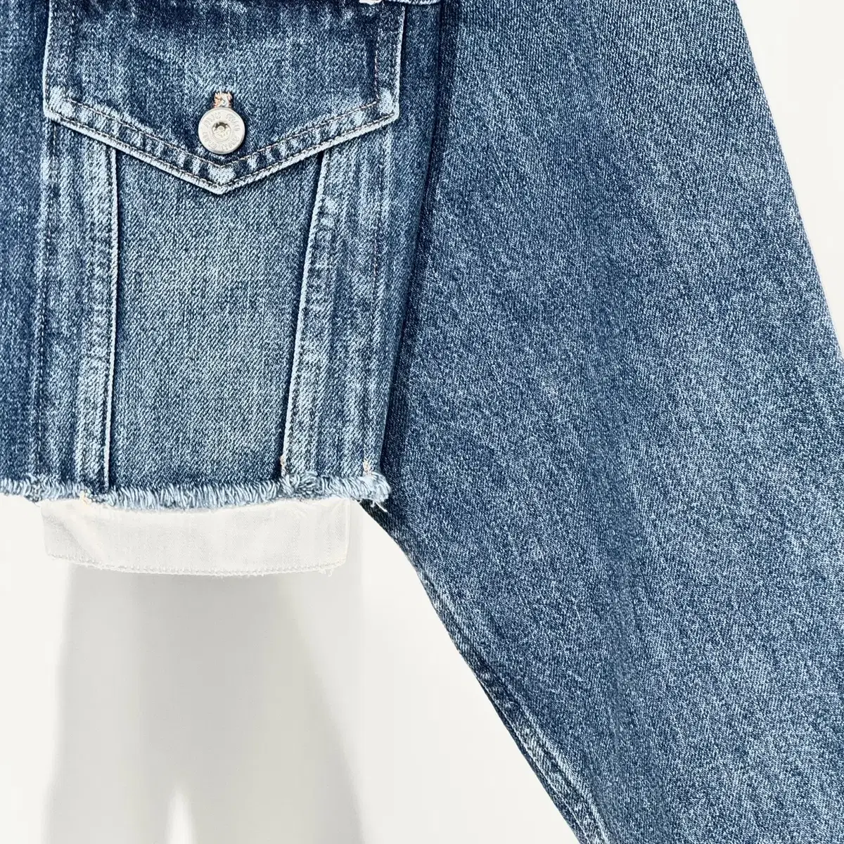 40] Miu Miu レディースクロップドウォッシュダメージデニムジーンズ